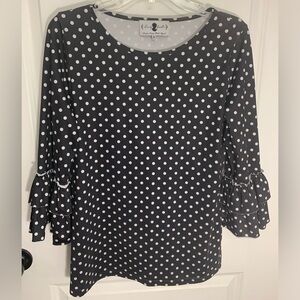 Dainty Jewells Ruffle Sleeve Top. Size Medium.